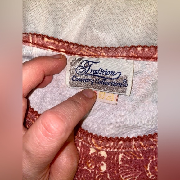 Red Patterned Short Sleeve Top - Picture 4 of 5